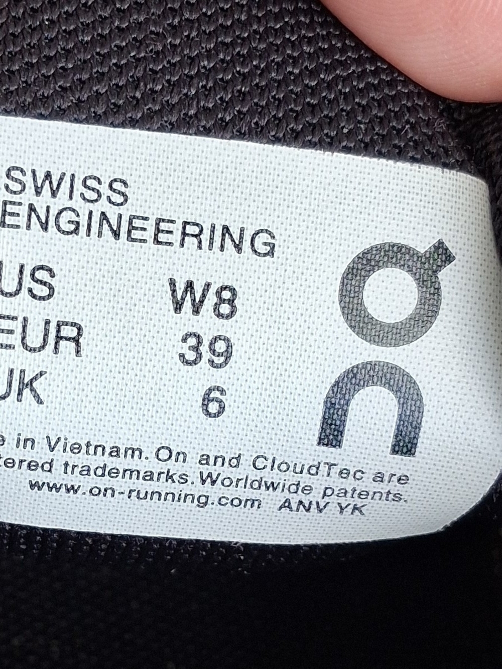 On Cloud 6 Black Athletic Shoe with White Sole  Womens Sz 8 - Picture 10 of 12
